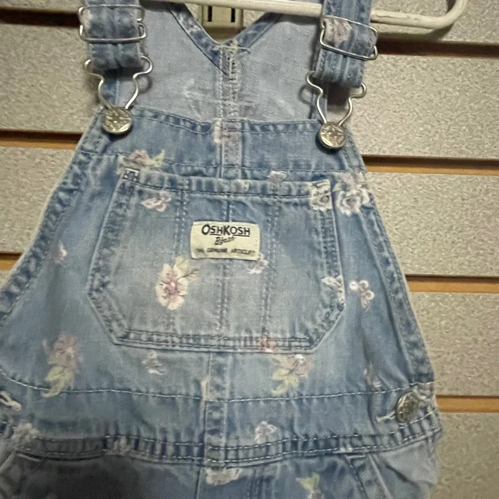 OshKosh B'gosh Toddler Girls 3T Floral Denim Shortalls Light Wash‎ Blue Overalls